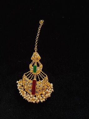 Gold-Tone Pearl Dangle Maang Tikka with Red and Green Accents